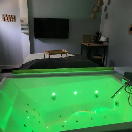 Hodinový hotel Privative Avec Baignoire Balneo *